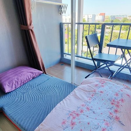 The Patio Bangsaen Apartment Bagian luar foto