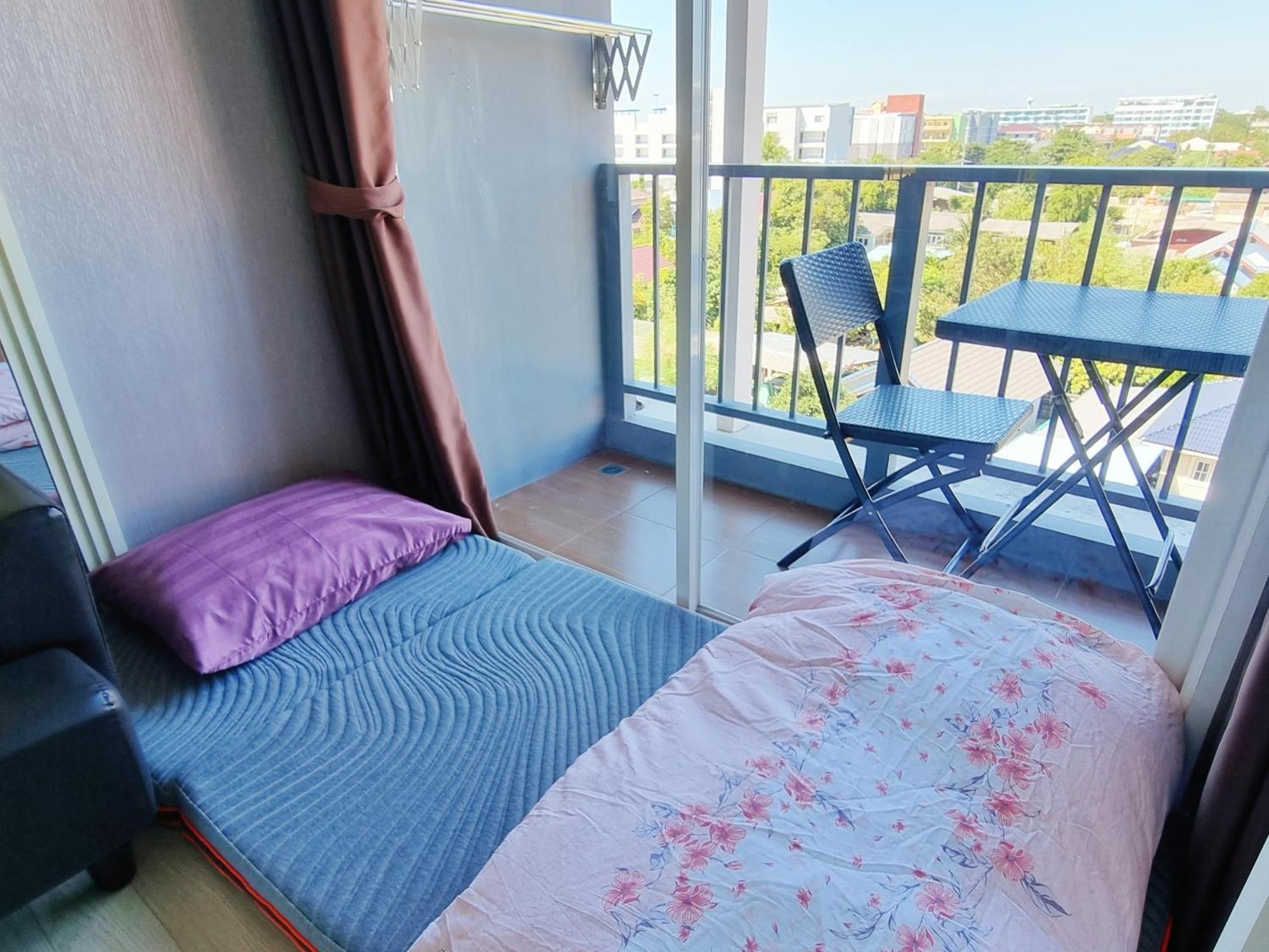 The Patio Bangsaen Apartment Bagian luar foto