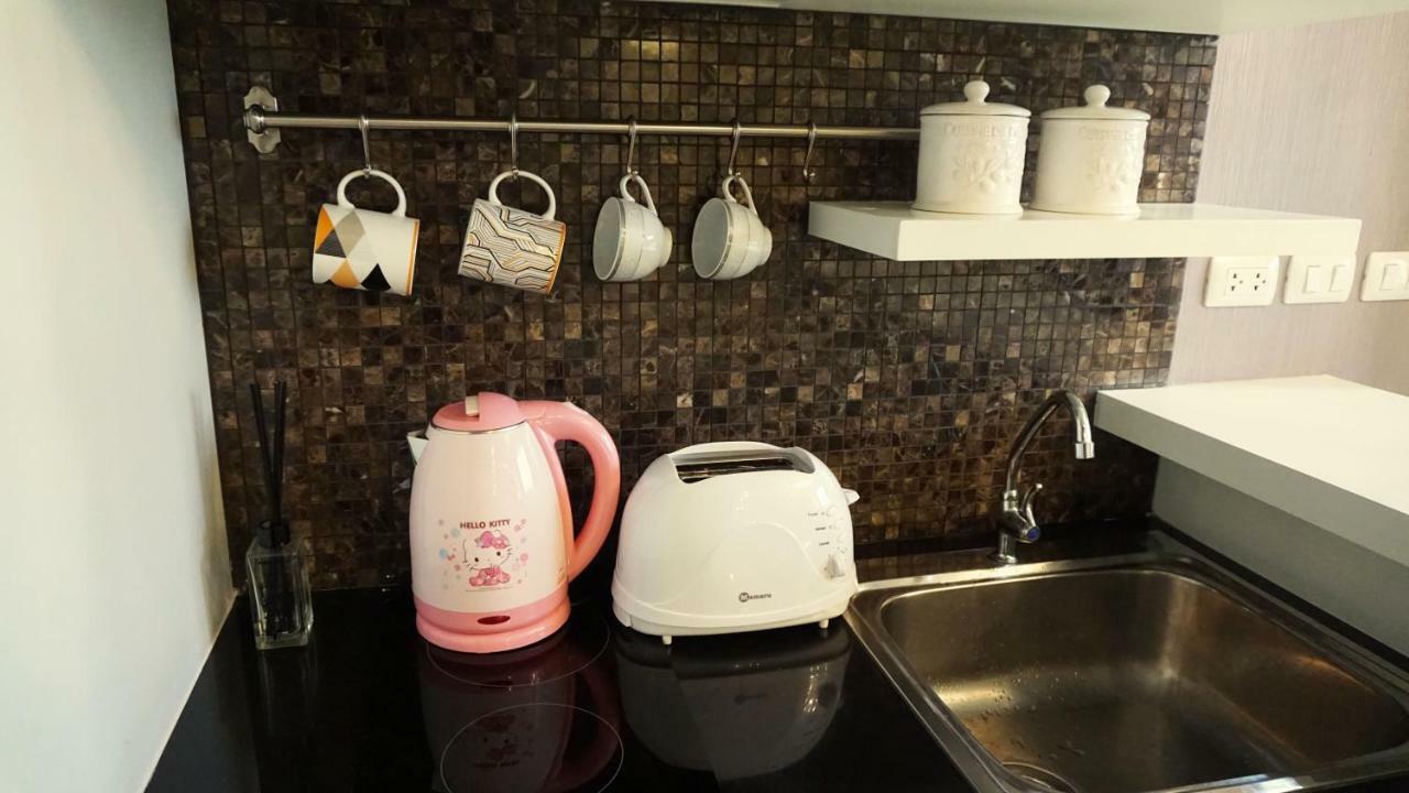 The Patio Bangsaen Apartment Bagian luar foto
