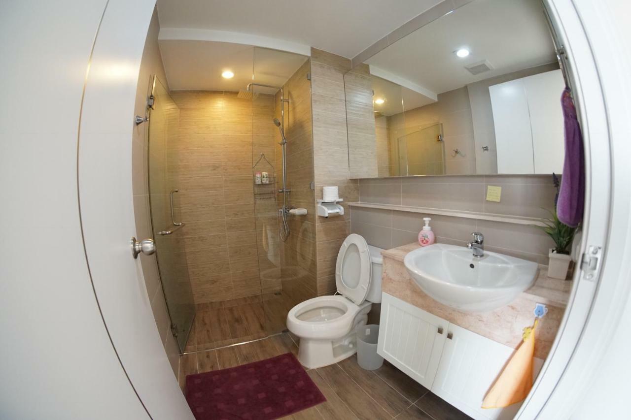 The Patio Bangsaen Apartment Bagian luar foto